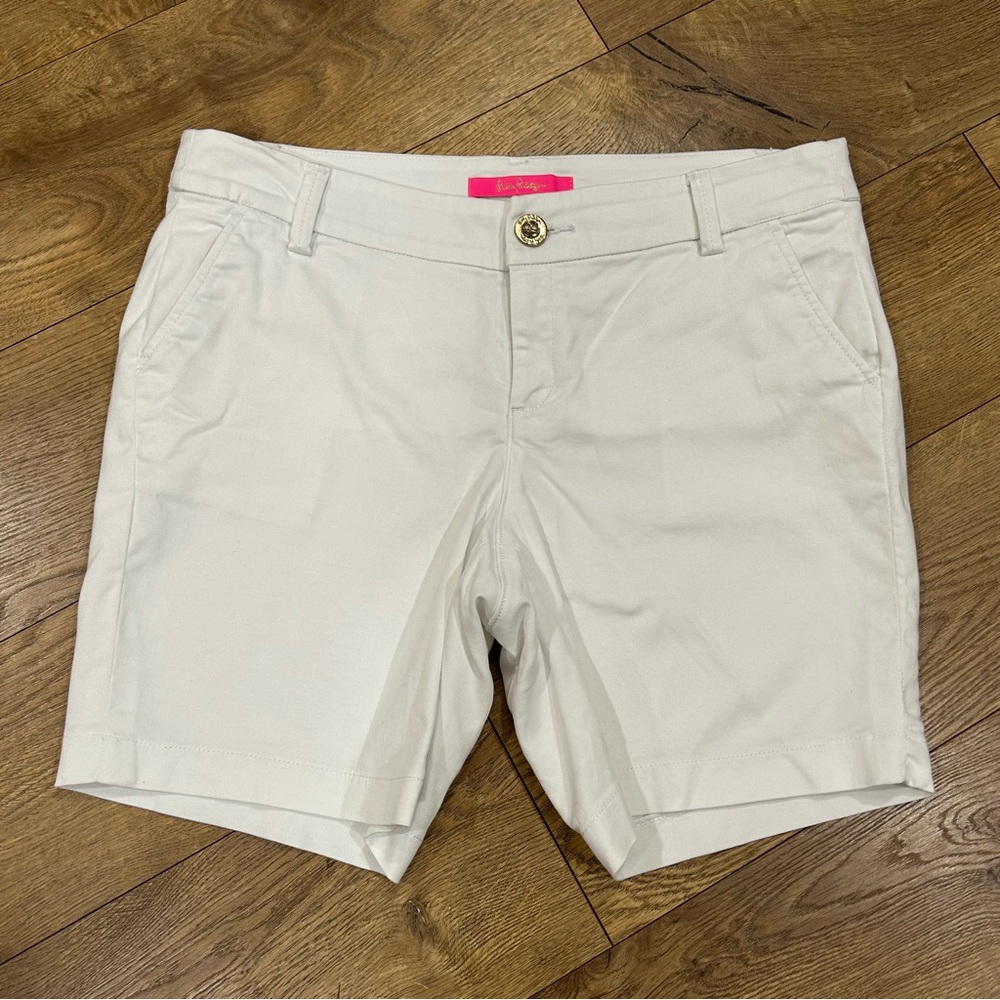 Lilly Pulitzer Shorts - White. Size 8. 98% cotton/2% spandex.